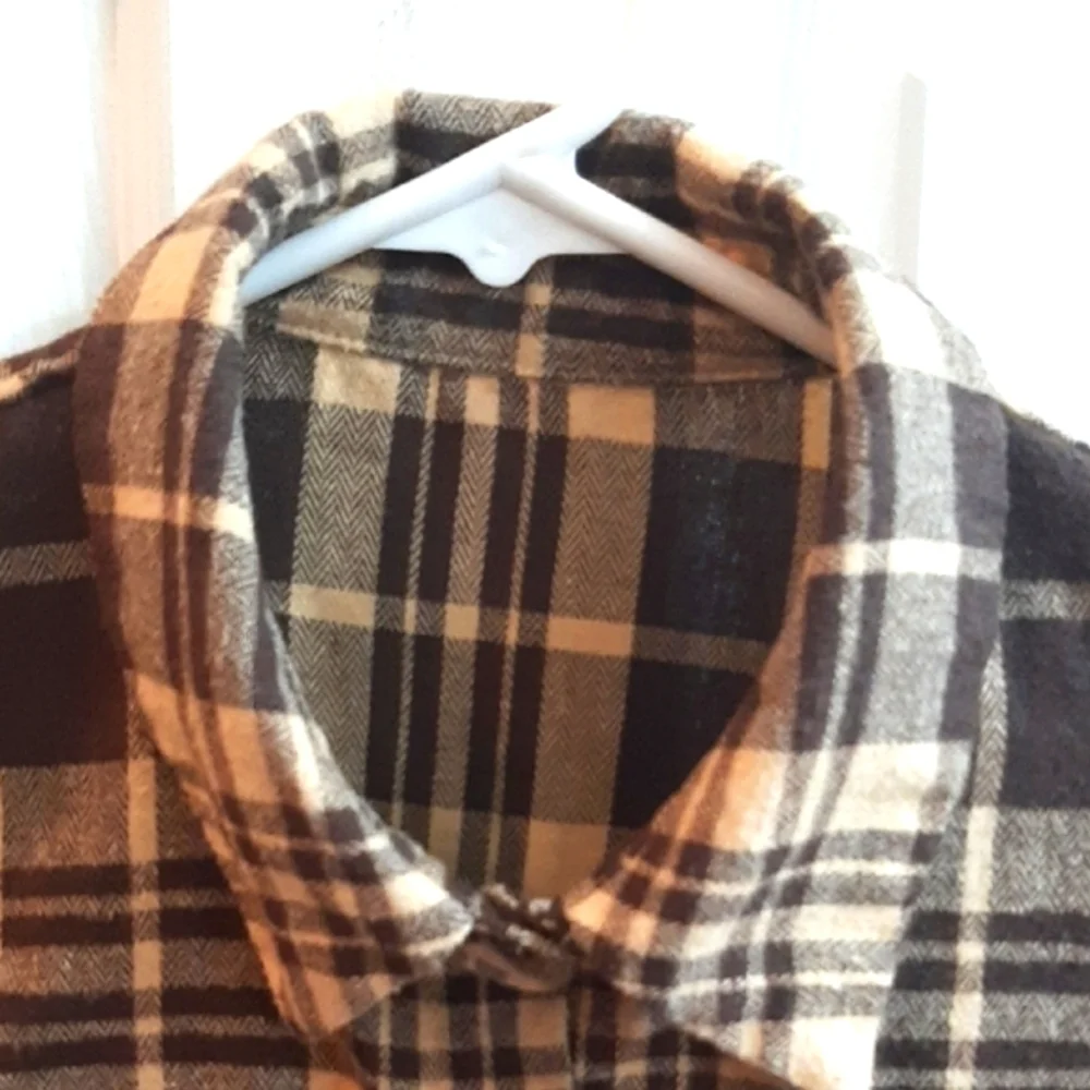 ROMWE classic brown and cream plaid flannel shirt. Small for Juniors
